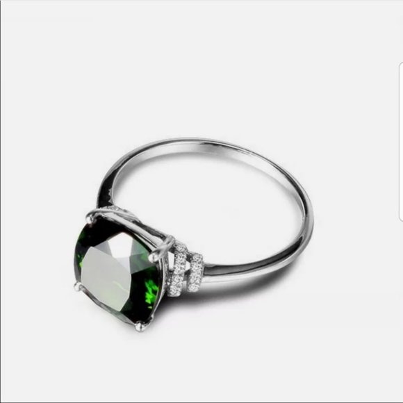 Adorable sterling silver and white sapphire ring - Picture 2 of 4